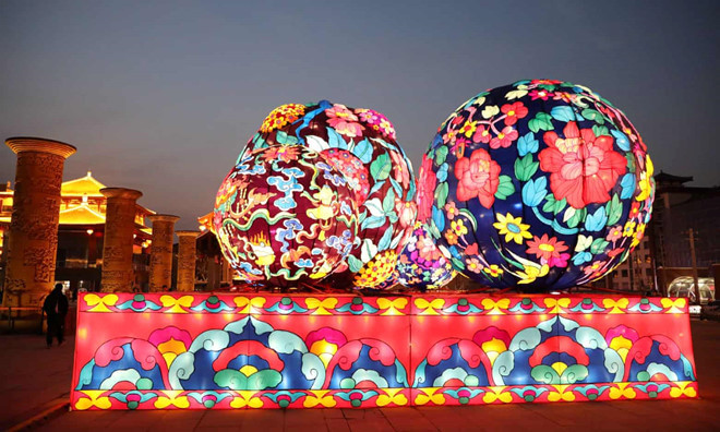 Trang trí chào năm mới 2019 tại Tây An, thủ phủ tỉnh Thiểm Tây, Trung Quốc. Ảnh: Peng Hua/Pacific Press.