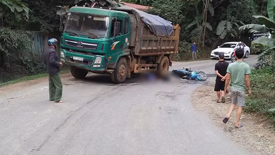  Hiện trường vụ tai nạn khiến 2 vợ chồng thương vong - Ảnh: Ngân Phạm