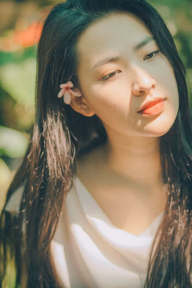 Nói về đoạn clip được dân mạng quan tâm, Minh Trang cho biết từ lúc biết clip được chia sẻ, Facebook của cô bạn khá nhộn nhịp. Tuy nhiên trước đó Trang cũng từng có một vài clip được quan tâm nên cô bạn không quá bất ngờ.