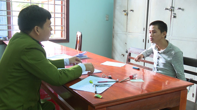 Nguyễn Ngọc Hưng tại cơ quan công an