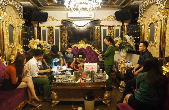 Cơ quan công an kiểm tra, lập biên bản