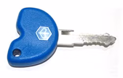 Chìa khóa phụ. Chip từ gắn cố định bên trong chìa, không thể cài đặt cho chìa khác.