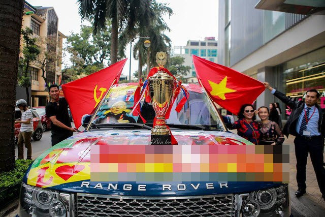 Đi ô tô cổ vũ cho Việt Nam đang thành trào lưu