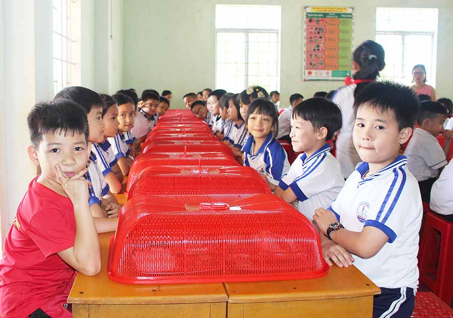  Nhà ăn cho học sinh bán trú được Trường Tiểu học Nguyễn Văn Trỗi xây dựng bài bản. Ảnh: N.G