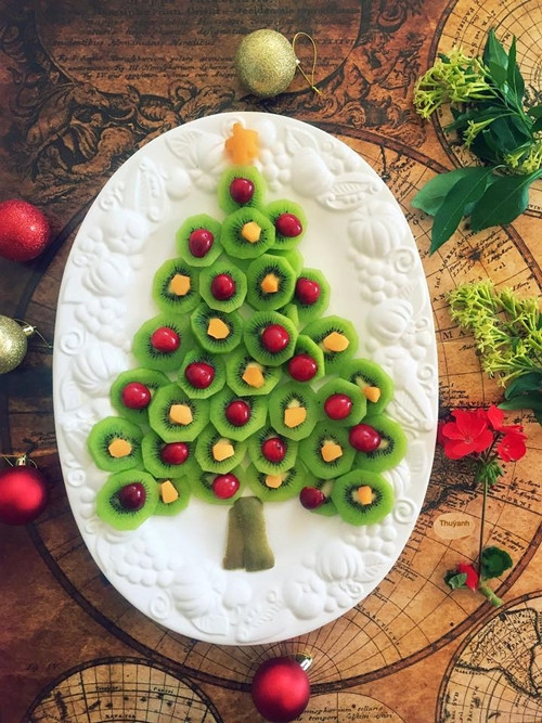 Hình cây thông thích hợp để trang trí món tráng miệng, salad hoa quả.  Hình cây thông thích hợp để trang trí món tráng miệng, salad hoa quả.