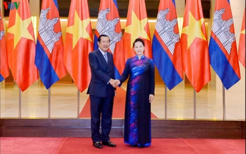 Chủ tịch Quốc hội hội kiến Thủ tướng Chính phủ Vương Quốc Campuchia.