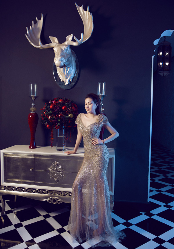 Nhân mùa Noel 2018 Diễm Trần thực hiện bộ ảnh với trang phục ánh kim xuyên thấu. Nhân mùa Noel 2018 Diễm Trần thực hiện bộ ảnh với trang phục ánh kim xuyên thấu.