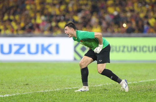 Văn Lâm luôn thể hiện sự chuyên nghiệp trong suốt giải đấu. Ảnh: ĐỨC ANH