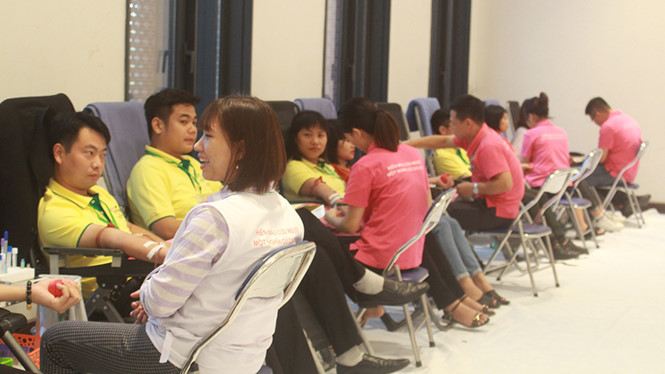 Đông đảo tình nguyện viên tham gia hiến máu trong Ngày hội Quốc tế tình nguyện Đông đảo tình nguyện viên tham gia hiến máu trong Ngày hội Quốc tế tình nguyện