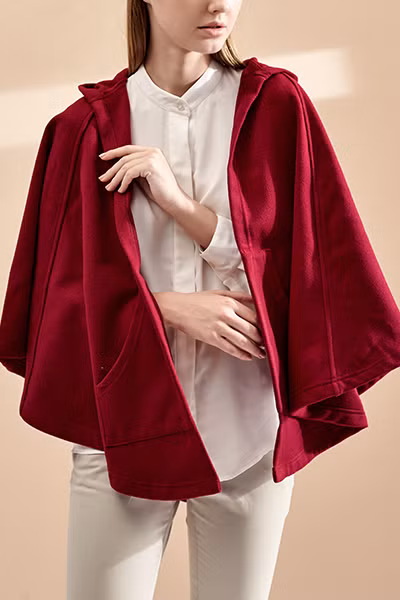 Ngoài ra, những chiếc áo khoác dạ nhẹ cũng là một trong những thiết kế nổi bật của The Cosmo.