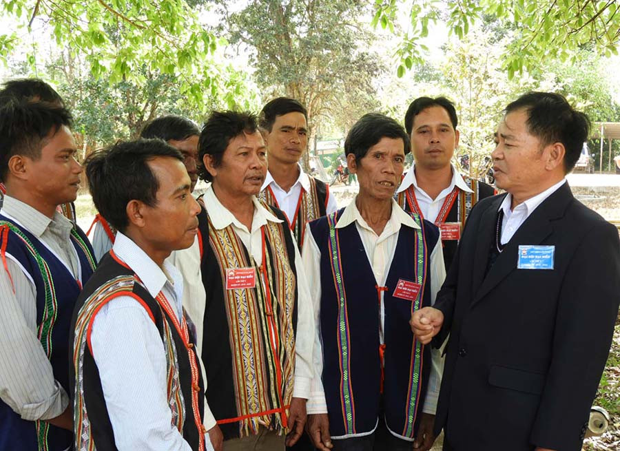  Trao đổi kinh nghiệm công tác Mặt trận ở cơ sở. Ảnh: T.N