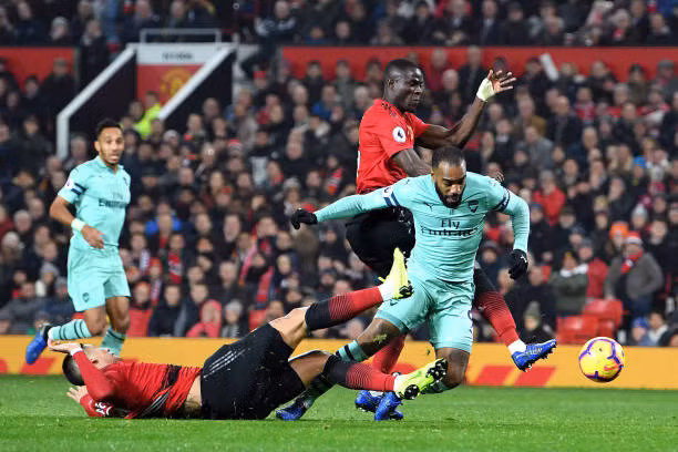 Tình huống dẫn đến bàn thắng thứ 2 của Arsenal.