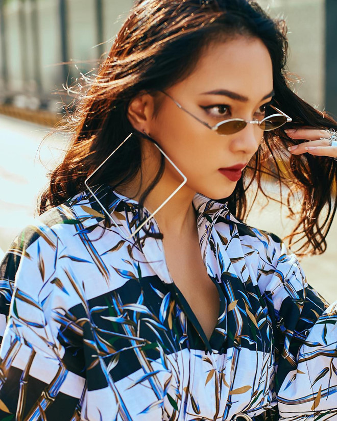 Khuyết điểm của chiếc kính siêu nhỏ chính là không thể che nắng cho đôi mắt của người dùng. Nhiều chuyên gia dự đoán, mẫu phụ kiện này Khuyết điểm của chiếc kính siêu nhỏ chính là không thể che nắng cho đôi mắt của người dùng. Nhiều chuyên gia dự đoán, mẫu phụ kiện này sẽ biến mất hoàn toàn trong năm 2019.