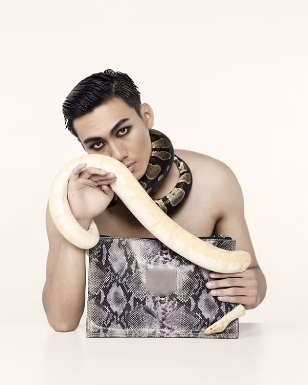 Thí sinh Mạc Trung Kiên trong một thử thách chụp ảnh.