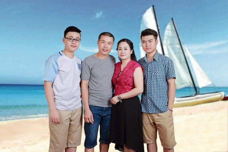 Hình ảnh anh Quý cùng vợ con lúc anh còn khoẻ mạnh. Ảnh Người thân cung cấp. Hình ảnh anh Quý cùng vợ con lúc anh còn khoẻ mạnh. Ảnh Người thân cung cấp.