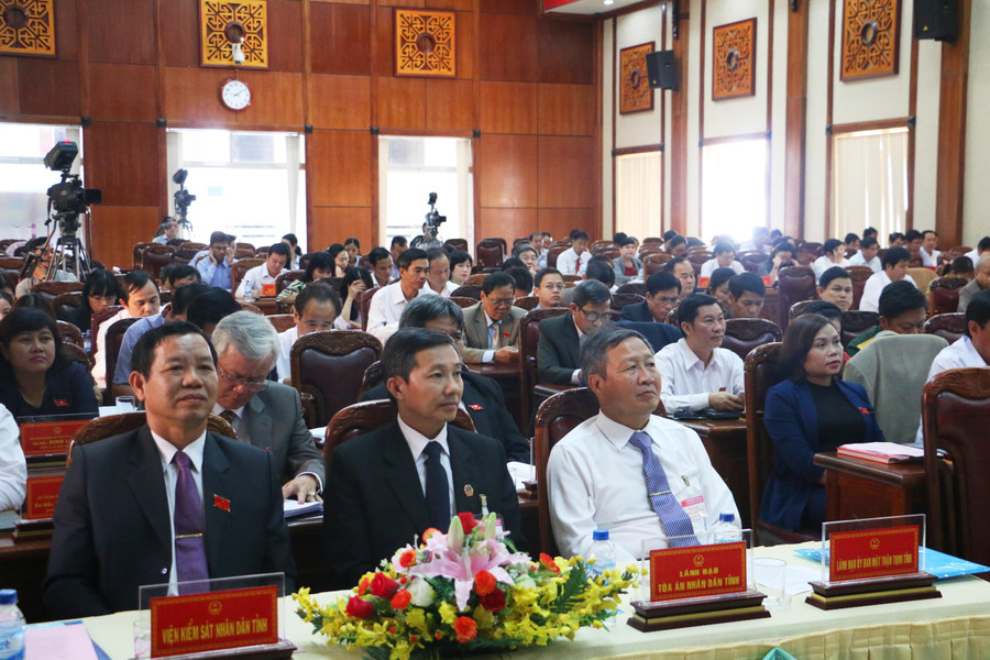 Các đại biểu tham gia Kỳ họp thứ 7- HĐND khóa XI. Ảnh: Tấn Dung