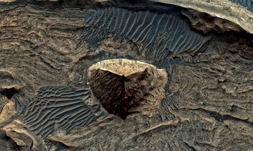 Bức ảnh bề mặt sao Hỏa được tàu MRO chụp cách đây hơn 10 năm bằng camera HiRISE. Ảnh: NASA.