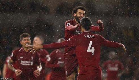 Van Dijk ấn định chiến thắng 2-0 cho Liverpool sau đường kiến tạo của Salah. (Ảnh: Getty) Van Dijk ấn định chiến thắng 2-0 cho Liverpool sau đường kiến tạo của Salah. (Ảnh: Getty)