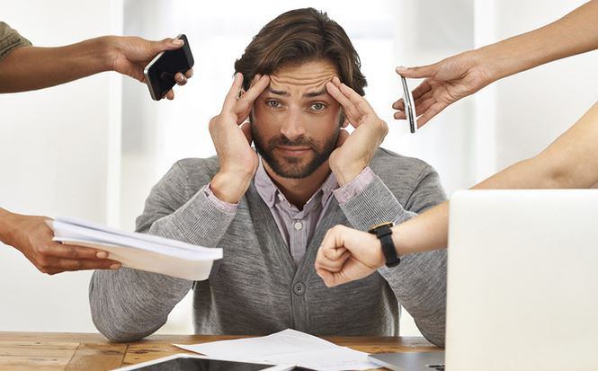 Công việc áp lực, stress trong cuộc sống cũng là một trong những nguyên nhân khiến quý ông có thể bị vô sinh. Ảnh minh hoạ: Internet