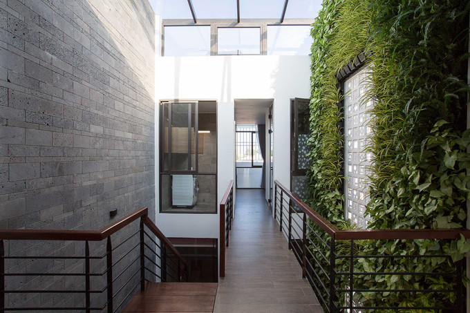 Tầng ba gồm phòng thờ, không gian đọc sách kết hợp làm việc, phòng giặt và phòng thay đồ. Tầng ba gồm phòng thờ, không gian đọc sách kết hợp làm việc, phòng giặt và phòng thay đồ.