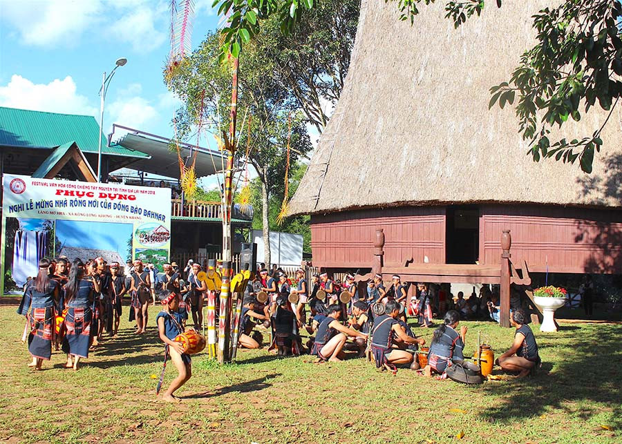  Lễ mừng nhà rông mới của đồng bào Bahnar ở huyện Kbang. Ảnh: H.T