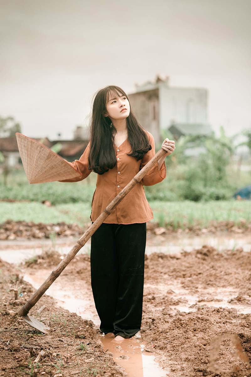 Thu Hồng là học sinh giỏi toàn diện cấp trường từ lớp 1 đến lớp 10 (trừ lớp 7, 8), ngoài ra khi lên cấp 3 cô cũng là cán bộ đoàn tiêu biểu, năng động và có nhiều thành tích tốt. Cô gái này tự tin thể hiện bản thân, cố gắng không ngừng nghỉ để theo đuổi đam mê và ước mơ của chính mình. Thu Hồng là học sinh giỏi toàn diện cấp trường từ lớp 1 đến lớp 10 (trừ lớp 7, 8), ngoài ra khi lên cấp 3 cô cũng là cán bộ đoàn tiêu biểu, năng động và có nhiều thành tích tốt. Cô gái này tự tin thể hiện bản thân, cố gắng không ngừng nghỉ để theo đuổi đam mê và ước mơ của chính mình.