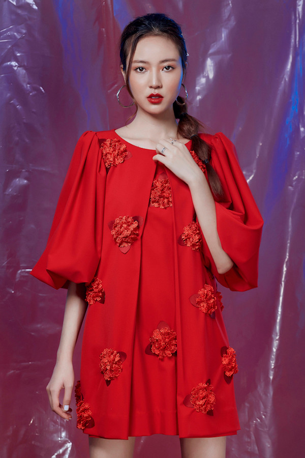 Bộ ảnh được thực hiện với sự hỗ trợ của nhiếp ảnh Nhân Thành, trang điểm Trần Hoàng Nghĩa, người mẫu Bích Ngọc. Bộ ảnh được thực hiện với sự hỗ trợ của nhiếp ảnh Nhân Thành, trang điểm Trần Hoàng Nghĩa, người mẫu Bích Ngọc.