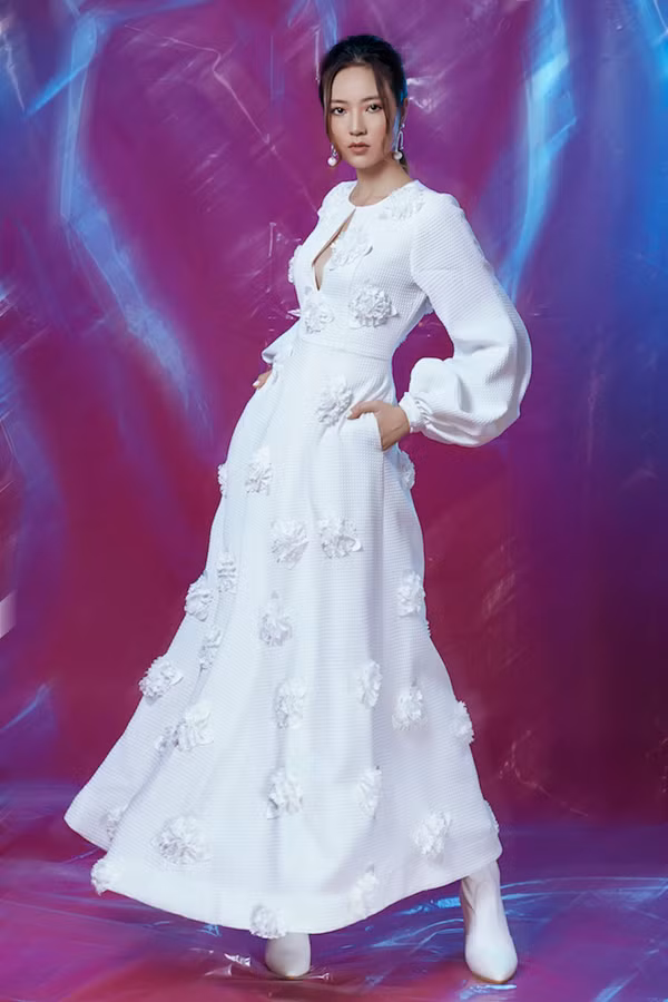 Những mẫu trang phục trắng tinh khôi hay đỏ rực rỡ mang đến nhiều may mắn, tốt lành cho năm mới, hứa hẹn sẽ trở thành xu hướng được yêu thích trong dịp Tết này. Những mẫu trang phục trắng tinh khôi hay đỏ rực rỡ mang đến nhiều may mắn, tốt lành cho năm mới, hứa hẹn sẽ trở thành xu hướng được yêu thích trong dịp Tết này.