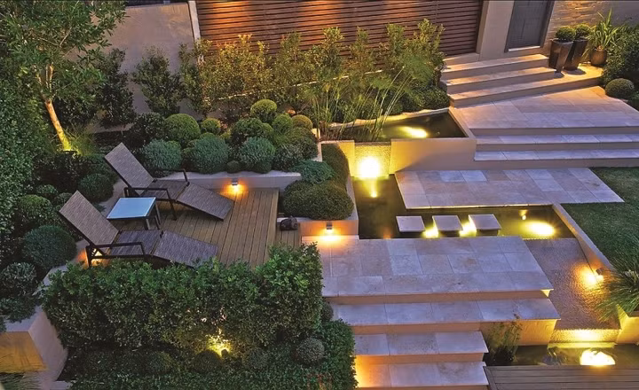 Chiếu sáng cho sân vườn cần căn cứ vào cả công năng và thẩm mỹ, đặc điểm riêng của công trình kiến trúc và sân vườn.