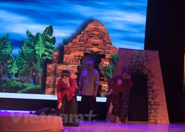  Một cảnh trong vở diễn. (Ảnh: PV/Vietnam+)