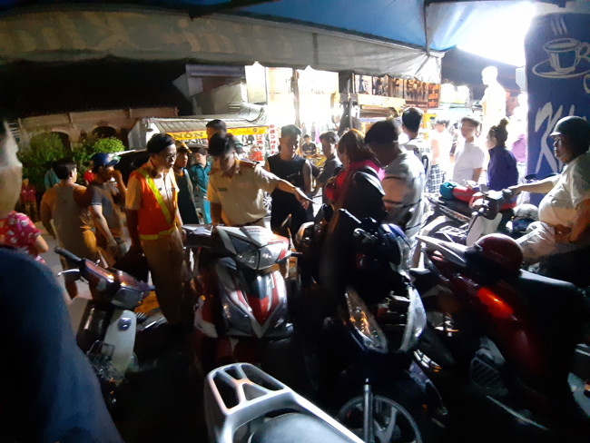  Lực lượng chức năng điều tra nguyên nhân vụ việc.