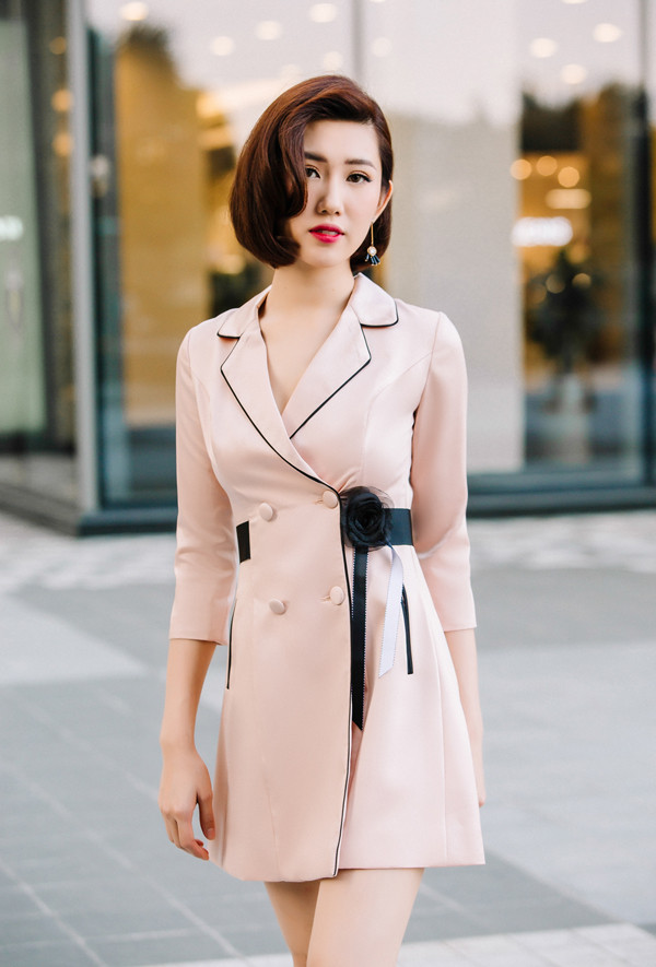 Phong cách tiệc tùng cho nàng công sở sành điệu với mốt váy vest của xu hướng thời trang 2018. Phong cách tiệc tùng cho nàng công sở sành điệu với mốt váy vest của xu hướng thời trang 2018.