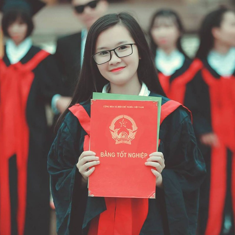 Bộ ảnh mới đây của Thu Hồng nhận về “cơn mưa lời khen” vì sự giản dị, mộc mạc nhưng vô cùng cuốn hút. “Cô gái nông thôn” với gương mặt khả ái, ánh mắt nhẹ nhàng khiến người ta không thể nào không dành lời ngợi khen. Ngoài ra những hình ảnh đời thường của cô cũng rất được mọi người yêu thích, Thu Hồng có số người theo dõi trên mạng xã hội khá đông đảo. Bộ ảnh mới đây của Thu Hồng nhận về “cơn mưa lời khen” vì sự giản dị, mộc mạc nhưng vô cùng cuốn hút. “Cô gái nông thôn” với gương mặt khả ái, ánh mắt nhẹ nhàng khiến người ta không thể nào không dành lời ngợi khen. Ngoài ra những hình ảnh đời thường của cô cũng rất được mọi người yêu thích, Thu Hồng có số người theo dõi trên mạng xã hội khá đông đảo.