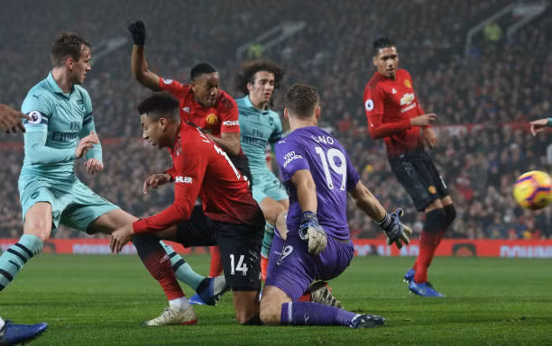  Martial ghi bàn thứ 7 ở PL.