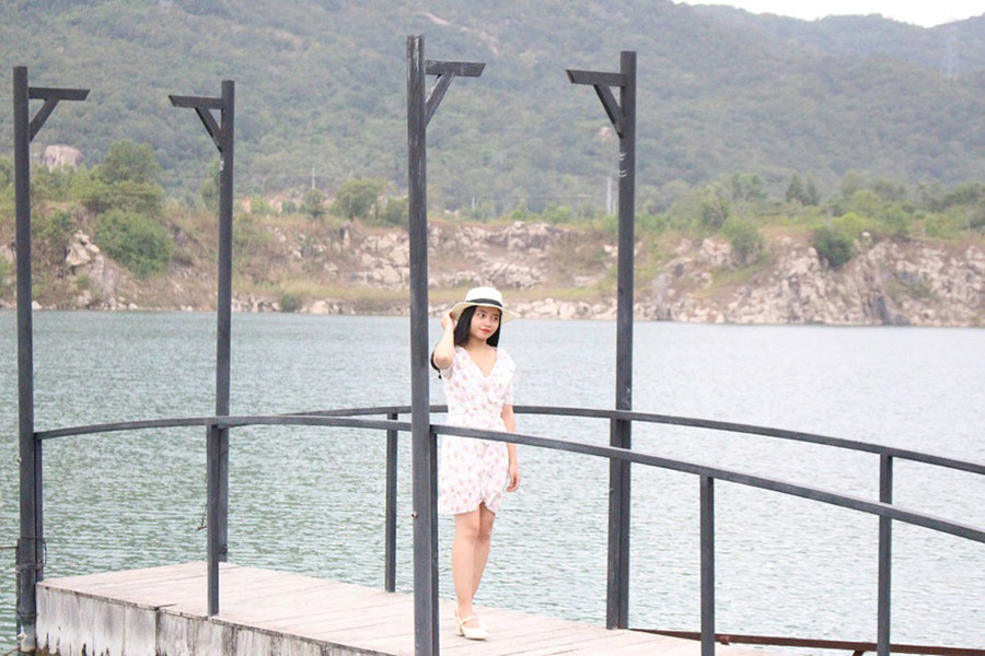 Một bạn trẻ tạo dáng 