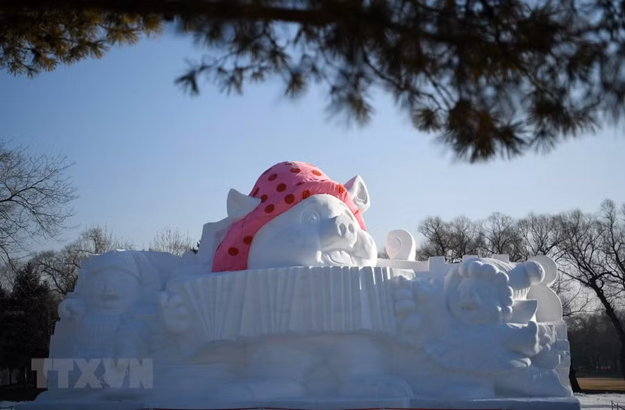 Tác phẩm Những chú lợn hạnh phúc tại Cáp Nhĩ Tân, tỉnh Hắc Long Giang, Trung Quốc. (Nguồn: THX/TTXVN)