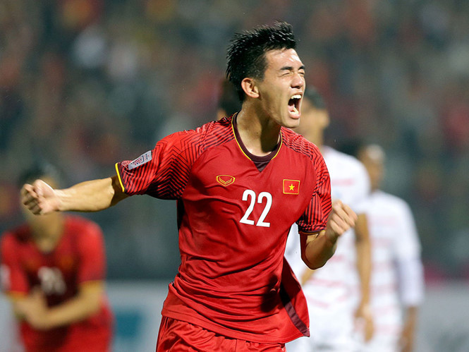 Tiến Linh vui mừng sau khi ghi bàn trong trận gặp Campuchia Tiến Linh vui mừng sau khi ghi bàn trong trận gặp Campuchia