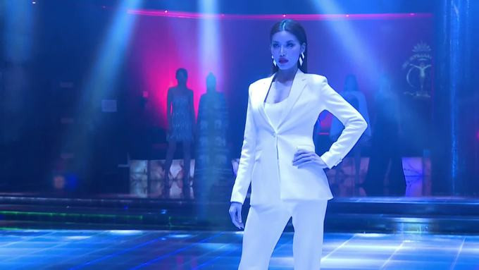  Trong phần thi Top Model, cô mặc vest trắng, quần ống loe, catwalk đầy tự tin. Trên mạng xã hội, người hâm mộ khen kỹ năng trình diễn của đại diện Việt Nam và nhận xét cô như vedette của khu vực châu Á. Tuy nhiên, cô không đoạt giải. 