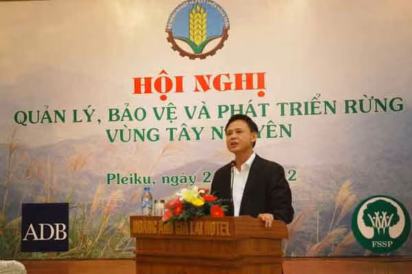 Thứ trưởng Bộ NN&PTNT Hà Công Tuấn phát biểu tại hội nghị. Ảnh: Nguyễn Giác Thứ trưởng