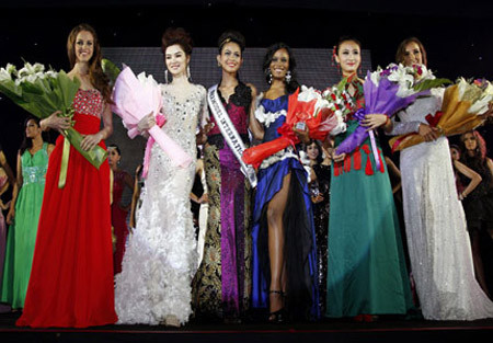 Top 5 Siêu mẫu Châu Á - Thái Bình Dương cùng người đứng đầu cuộc thi năm ngoái. Top 5 Siêu mẫu Châu Á - Thái Bình Dương cùng người đứng đầu cuộc thi năm ngoái.