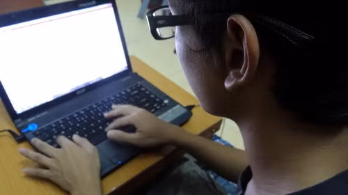  Nhiều người vẫn bị lừa tiền qua Yahoo! Messenger.