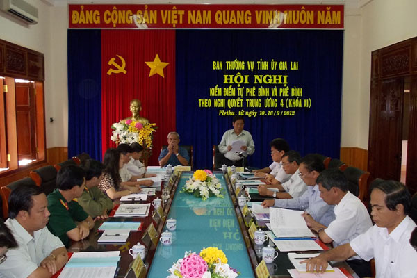 Toàn cảnh Hội nghị kiểm điểm, tự phê bình và phê bình của Ban Thường vụ Tỉnh ủy Gia Lai. Bí Thư Tỉnh ủy Hà Sơn Nhin phát biểu khai mạc. Ảnh: Thanh Nhật Toàn cảnh Hội nghị kiểm điểm, tự phê bình và phê bình của Ban Thường vụ Tỉnh ủy Gia Lai. Bí Thư Tỉnh ủy Hà Sơn Nhin phát biểu khai mạc. Ảnh: Thanh Nhật