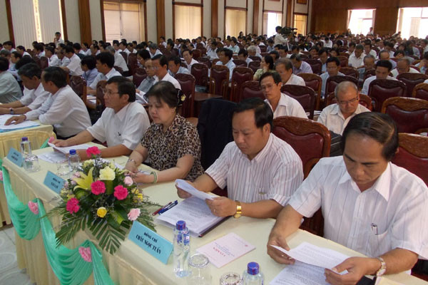 Cán bộ chủ chốt của tỉnh học tập Nghị quyết Trung ương 4. Ảnh: T.N