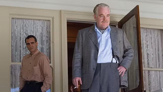 Bộ đôi Philip Seymour Hoffman (phải) và Joaquin Phoenix trong phim The master.