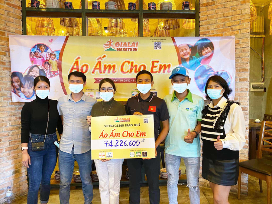 Quỹ từ thiện “Áo ấm cho em” do cộng đồng chạy bộ ở Gia Lai phát động. Ảnh: Minh Châu
