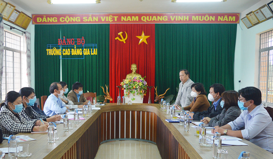 Phó Bí thư Thường trực Tỉnh ủy, Trưởng đoàn đại biểu Quốc hội tỉnh Châu Ngọc Tuấn phát biểu tại buổi sinh hoạt Chi bộ 1 (Đảng bộ Trường Cao đẳng Gia Lai). Ảnh: Phương Dung  Phó Bí thư Thường trực Tỉnh ủy, Trưởng đoàn đại biểu Quốc hội tỉnh Châu Ngọc Tuấn phát biểu tại buổi sinh hoạt Chi bộ 1 (Đảng bộ Trường Cao đẳng Gia Lai). Ảnh: P.D