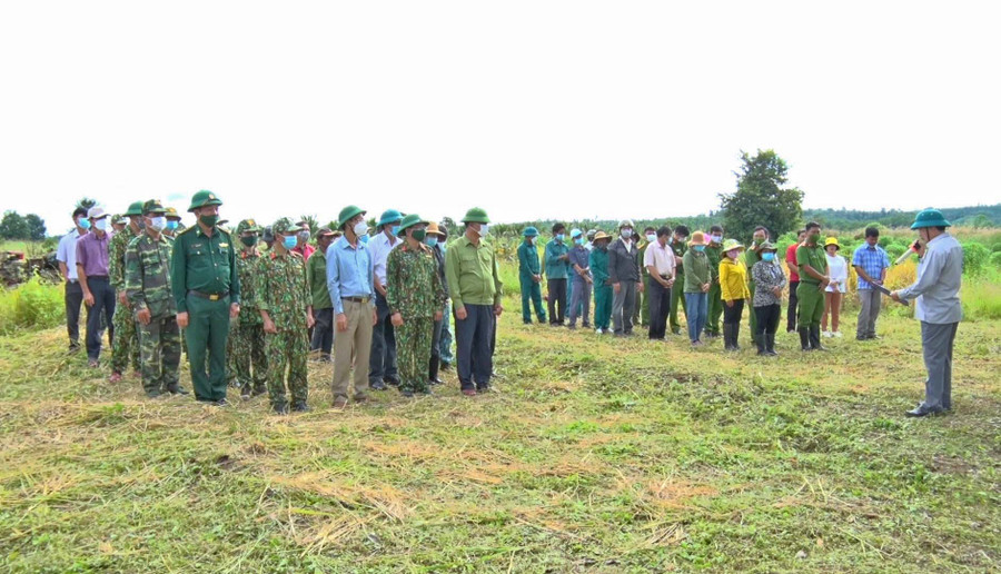 Lễ ra quân triển khai mô hình điểm cấp tỉnh Câu lạc bộ "Nông dân với pháp luật" tại xã Ia Hiao. Ảnh: Vũ Chi Lễ ra quân triển khai mô hình. Ảnh: Vũ Chi