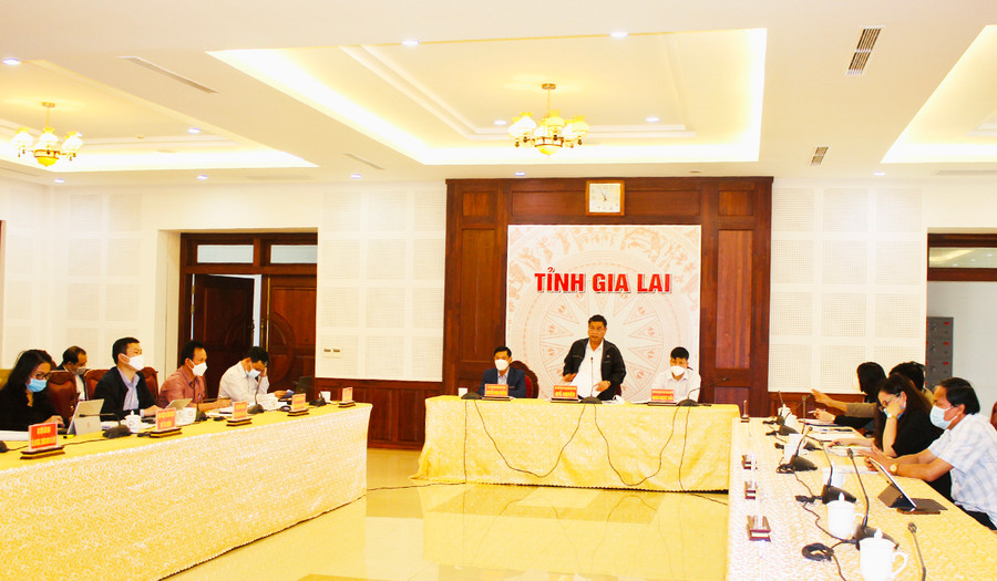 Quang cảnh hội nghị đối thoại trực tuyến giữa lãnh đạo tỉnh với các chủ trang trại và hội viên nông dân tại điểm cầu UBND tỉnh. Ảnh: Phan Lài Quang cảnh hội nghị đối thoại trực tuyến giữa lãnh đạo UBND tỉnh với các chủ trang trại và hội viên nông dân tại điểm cầu UBND tỉnh.