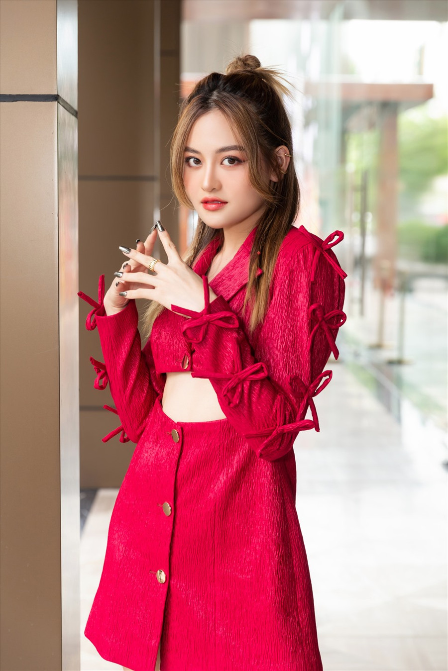 Trong tháng 12 này, Thùy Anh sẽ trở lại với phim điện ảnh “Rừng thế mạng” của đạo diễn Hữu Tấn, đóng chung cùng Thanh Trực, Trần Phong… Ảnh: NSCC.