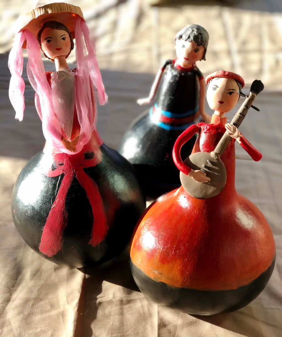 Sản phẩm của các bạn sinh viên thuộc Câu lạc bộ Kỹ năng sống. Ảnh: Minh Uyên